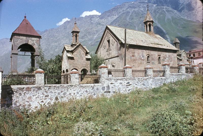 po_doroge_na_ordzhonikidze._dolina_tereka._kazbegi.jpg