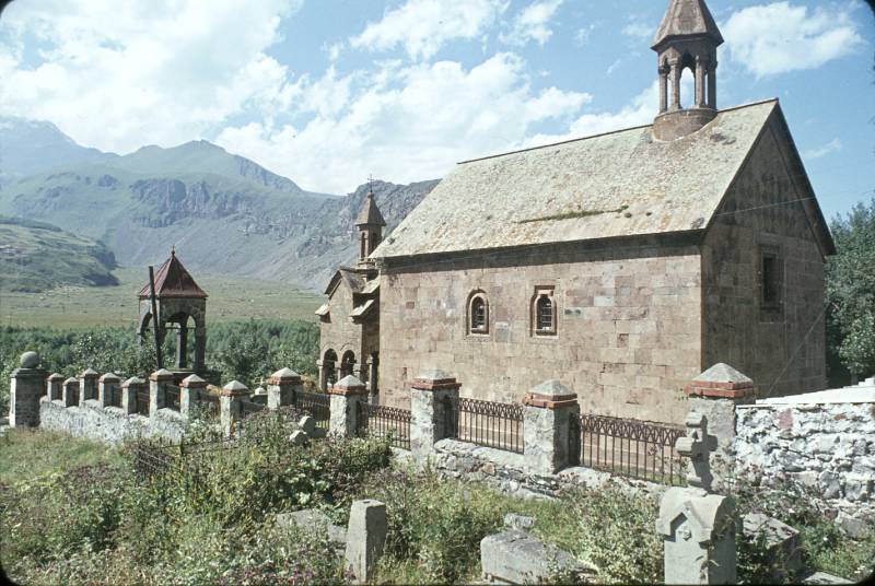 po_doroge_na_ordzhonikidze._dolina_tereka._kazbegi_001.jpg