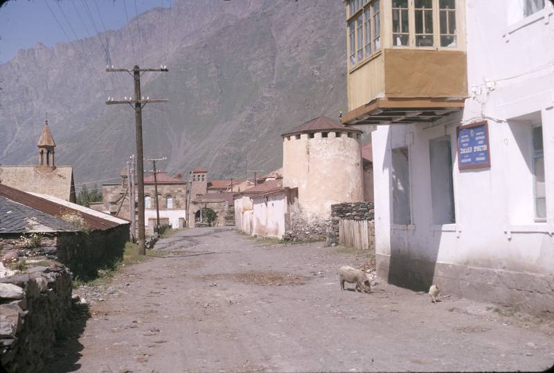 po_doroge_na_ordzhonikidze._dolina_tereka._kazbegi_003.jpg