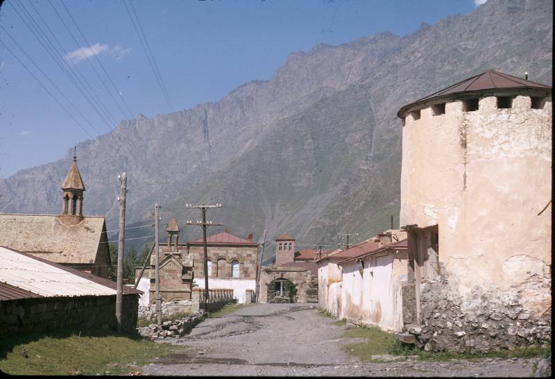 po_doroge_na_ordzhonikidze._dolina_tereka._kazbegi_004.jpg