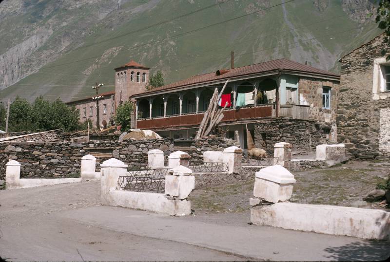 po_doroge_na_ordzhonikidze._dolina_tereka._kazbegi_005.jpg