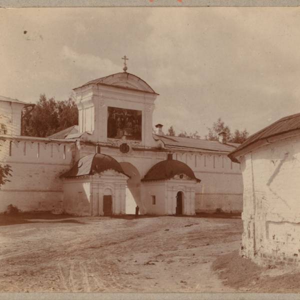 ekaterininskiia_vrata._ipat_evskii_monastyr_._kostroma.jpg
