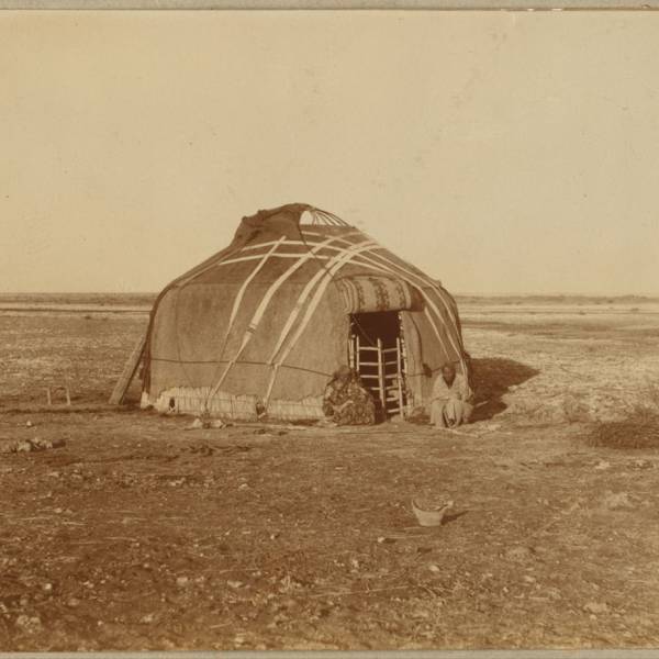 iurta_kochuiushchikh_kirgizov._golodnaia_step_.jpg