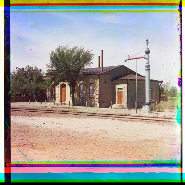railroad_station_with_signal_and_tracks.jpg