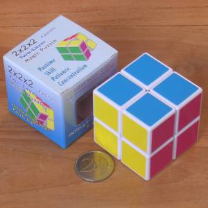 2x2x2_es_white_boxed.jpg