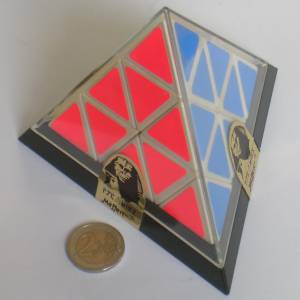 pyraminx_boxed.jpg
