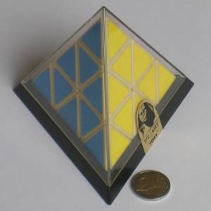 pyraminx_tomy_2.jpg