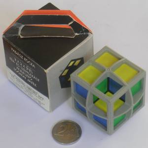 vadasz_cube_2_grey.jpg