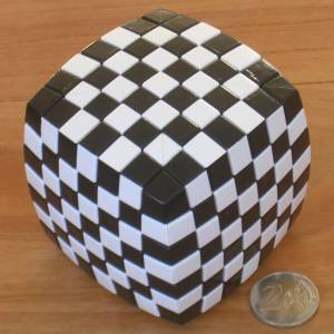 vcube7_chess.jpg