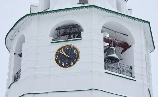 Часы в Суздальском Кремле